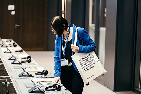 Multimedia-Stationen Ausstellung Otto Brenner Preis