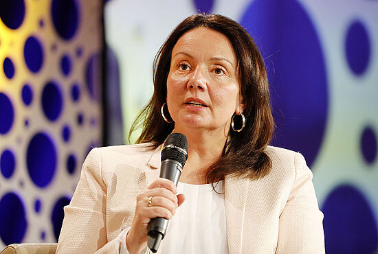 Karin Dohr, Fernsehkorrespondentin aus dem ARD-Hauptstadtstudio, auf der Podiumsdiskussion der Medientagung 2018.