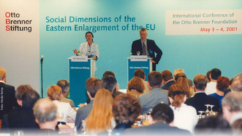 OBS-Konferenz 2001 zur sozialen Dimension der EU-Osterweiterung mit Michael Blank und Referentin Dr. Petra Erler. Foto: Heide Reiss.