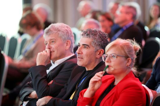 Die Geschäftsführer der OBS Jupp Legrand und Can Gülcü neben der Moderatorin Nadine Lindner (Deutschlandradio) im Publikum. Die Geschäftsführer der OBS Jupp Legrand und Can Gülcü neben der Moderatorin Nadine Lindner (Deutschlandradio) im Publikum.