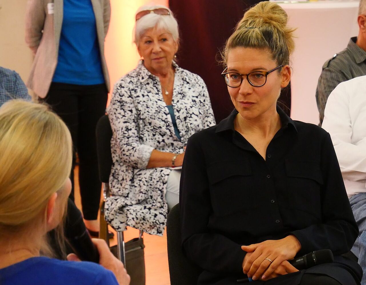 Kommunikationswissenschaftlerin Dr. Mandy Tröger bei der Diskussionsrunde in Cottbus